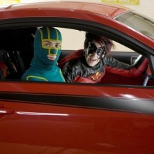 Kick-Ass (Aaron Johnson) e Red Mist (Christopher Mintz-Plasse) in una scena del film Kick-Ass