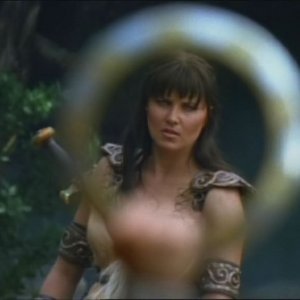 Lucy Lawless nell'episodio Xena e la vendetta di Callisto di Xena