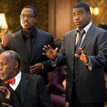 Martin Lawrence, Danny Glover e Tracy Morgan in una scena della commedia Festa col morto
