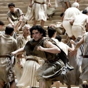 Oscar Isaac in una scena del film Agora