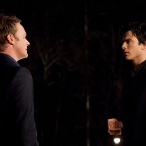 Ian Somerhalder ha una discussione con David Anders nell'episodio Under Control di The Vampire Diaries