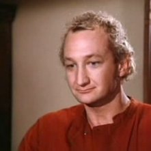 Robert Englund nel serial V-Visitors