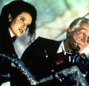 Vanessa Pike e Robert Englund in The Mangler