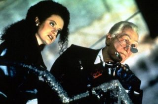 Vanessa Pike e Robert Englund in The Mangler