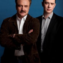 Colin Hanks e Bradley Whitford in una foto promozionale della serie The Good Guys