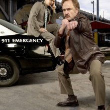 Colin Hanks e Bradley Whitford in una immagine promozionale della serie The Good Guys