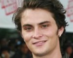 Shiloh Fernandez alla ricerca di Cappuccetto rosso
