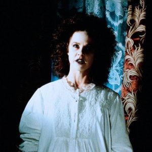 Un'inquietante Linda Blair nel film La casa 4
