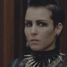 Noomi Rapace in un primo piano tratto dal film La regina dei castelli di carta