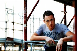Elio Germano in una scena del film La nostra vita