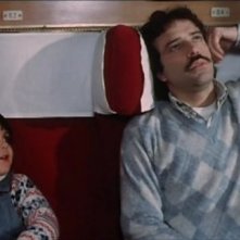 Lorenzo Aiello con Enrico Montesano nel film Amore in prima classe