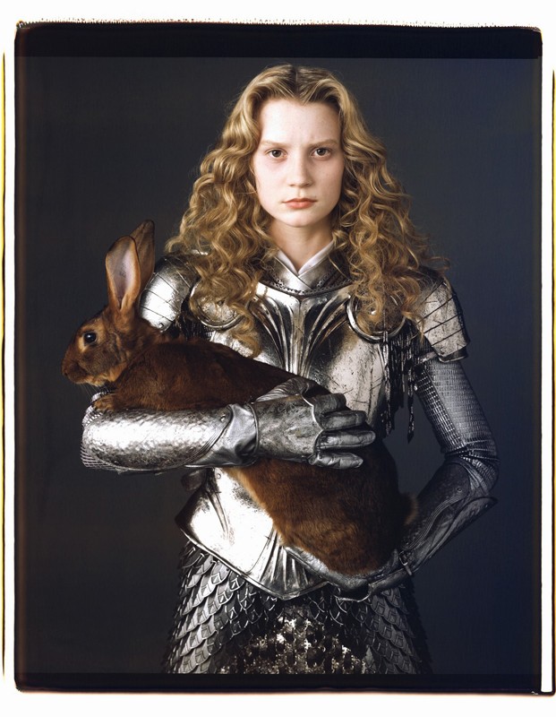 Mia Wasikowska Con Armatura Per Un Immagine Promozionale Di Alice In Wonderland 159000