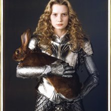 Mia Wasikowska Con Armatura Per Un Immagine Promozionale Di Alice In Wonderland 159000