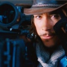 Óscar Jaenada in una scena del film The Losers