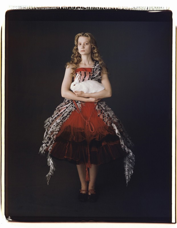 Una Foto Promozionale Di Alice Mia Wasikowska Per Il Film Alice In Wonderland 158997