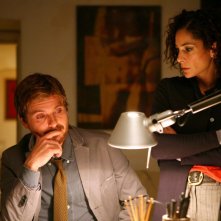 Claudio Gioè e Simona Cavallari in una scena di Squadra antimafia - Palermo oggi 2