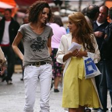 Giulia Michelini e Simona Cavallari in una scena della serie Squadra antimafia - Palermo oggi 2