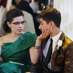 Ugly Betty: America Ferrera e Mark Indelicato nell'episodio The Past Presents the Future