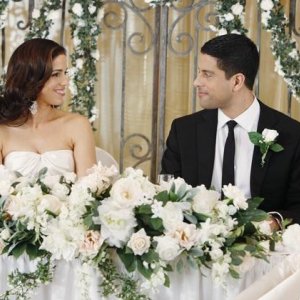 Ugly Betty: Ana Ortiz e Adam Rodriguez nell'episodio The Past Presents the Future