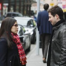 Ugly Betty: Freddy Rodriguez ed America Ferrera in una scena dell'episodio London Calling
