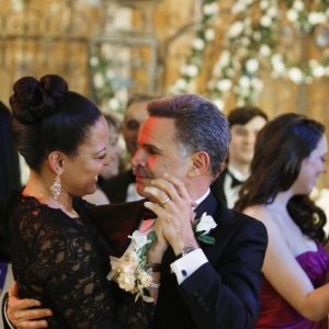 Ugly Betty: Tony Plana e Lauren Velez nell'episodio The Past Presents the Future