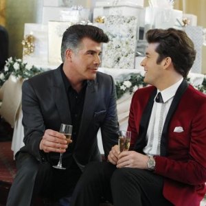 Ugly Betty: Tony Plana e Michael Urie nell'episodio The Past Presents the Future