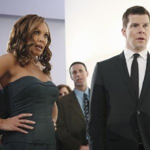 Ugly Betty: Vanessa Williams ed Eric Mabius in una scena dell'episodio Million Dollar Smile