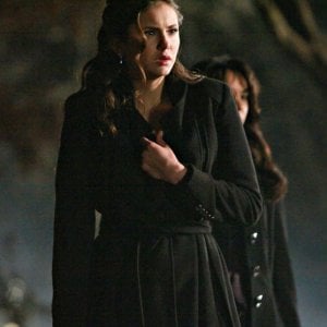 Nina Dobrev sconvolta in un momento dell'episodio Miss Mystic Falls di The Vampire Diaries