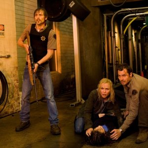 Radha Mitchell, Timothy Olyphant, Danielle Panabaker, Joe Anderson nel film The Crazies