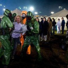 Una scena del film The Crazies con Radha Mitchell