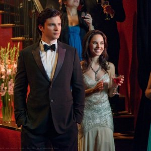 Clark (Tom Welling) in abito elegante nell'episodio Charade di Smallville