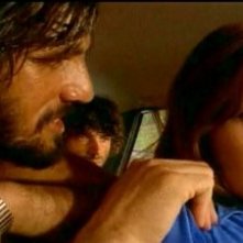 George Eastman con Lea Lander e (sullo sfondo) Don Backy in una scena del thriller Semaforo Rosso