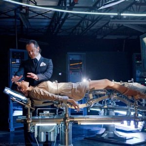 Gil Bellows ed Erica Durance in una sequenza dell'episodio Charade di Smallville