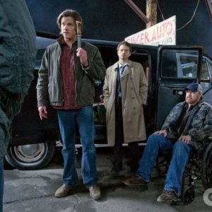 Jared Padalecki, Misha Collins e Jim Beaver nell'episodio Two Minutes to Midnight di Supernatural