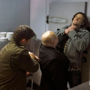 King Lau, Jared Padalecki e Jensen Ackles nell'episodio Hammer of the Gods di Supernatural