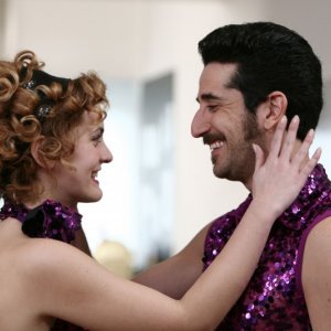 Marina Rocco e Luca Angeletti nell'episodio In ginocchio da te di Tutti pazzi per amore 2
