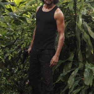 Naveen Andrews nell'episodio The Cadidate di Lost