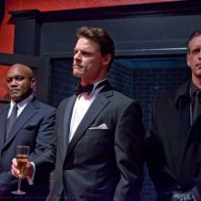 Raymond Sacks Guest Star Dylan Neal E Le Sue Guardie Del Corpo Nell Episodio Charade Di Smallville 159476