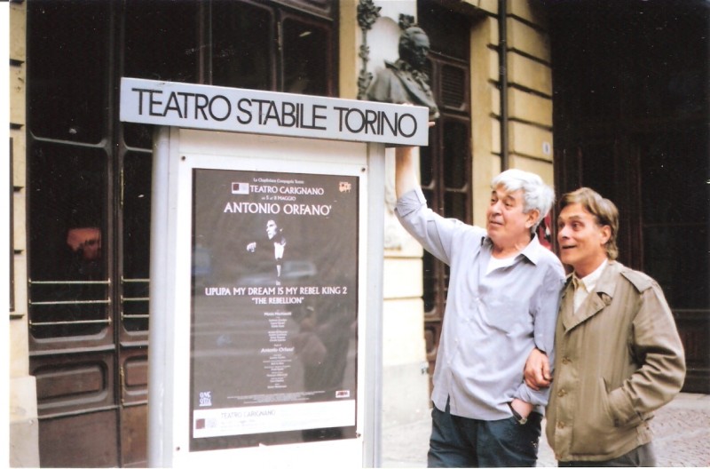 Antonio Orfano Con Mr Ginetto Responsabile Tecnico Davanti Al Teatro Carignano 159505