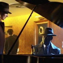 Fringe: Anna Torv e Lance Reddick nell'episodio musicale Brown Betty