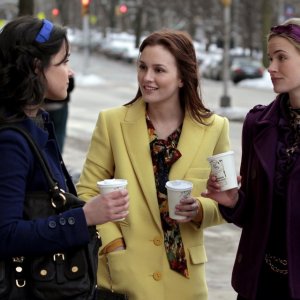 Leighton Meester e le sue discepole nell'episodio It's a Dad, Dad, Dad, Dad World di Gossip Girl