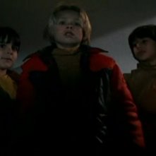 Lorenzo Aiello nel film La casa con la scala nel buio accanto a Giovanni Frezza