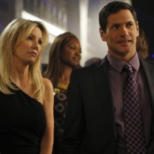 Melrose Place: Thomas Calabro e Heather Locklear nell'episodio Santa Fe