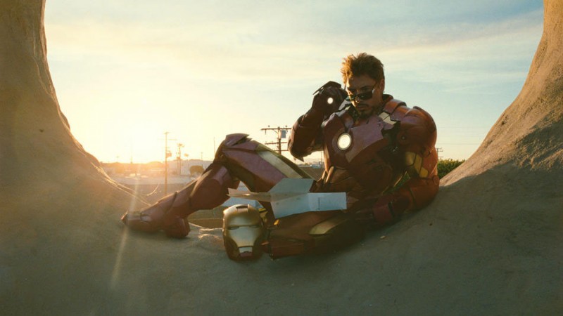 Un'immagine da cartolina per Tony Stark (Robert Downey Jr) dal film Iron Man 2