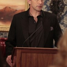 William (William Baldwin) durante un discorso nell'episodio It's a Dad, Dad, Dad, Dad World  di Gossip Girl