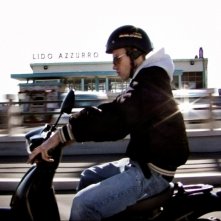 Alin Delbaci in una scena del film Fratelli d'Italia