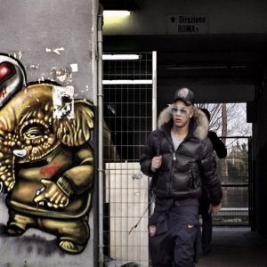 Nader Sarhan in una scena del film Fratelli d'Italia