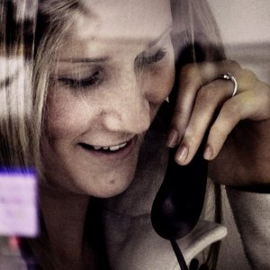 Primo piano di Masha Carbonetti dal film Fratelli d'Italia