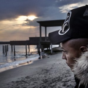 Primo piano di Nader Sarhan dal film Fratelli d'Italia