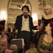 Una delle performer del film Tournée, di M. Amalric